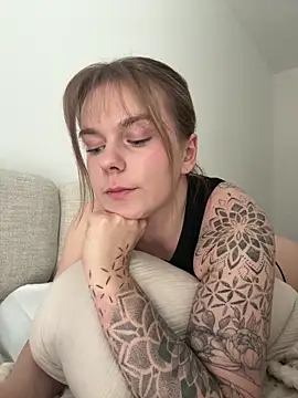 LisaFreierxx online show from June 1, 2026, 3:14 pm
