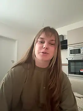 LisaFreierxx online show from August 7, 2026, 3:03 pm