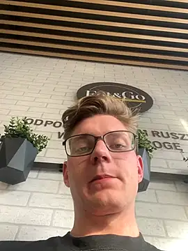 Niesmialyy online show from November 1, 2025, 1:13 pm