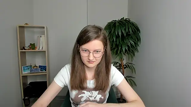 TulaLatigo online show from November 3, 2025, 6:14 am