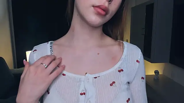 MerlePalaia online show from November 18, 2025, 8:13 pm