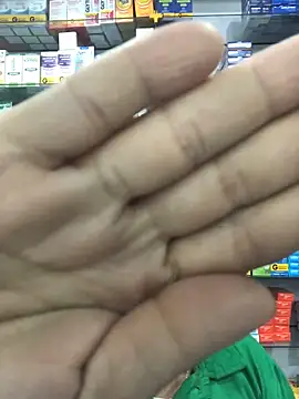 imoly  online show from November 5, 2025, 9:04 pm