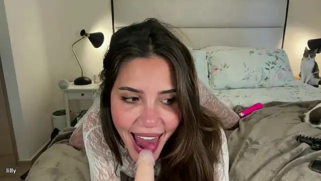 Itslillybloom online show from November 25, 2025, 4:56 am