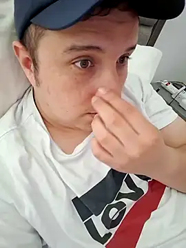 Snapshot of AngelsCouple- chatting on November 1, 2025, 6:43 pm AngelsCouple- online show from November 1, 2025, 6:43 pm