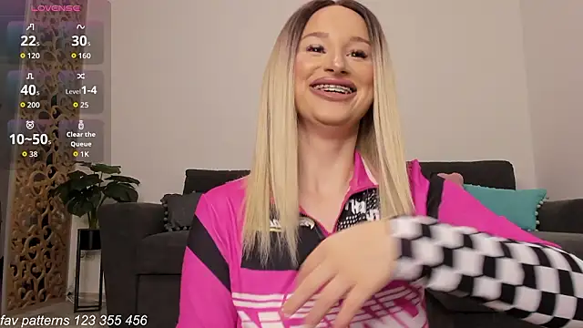 Snapshot of ScarletFlamee chatting on February 10, 2026, 8:24 pm ScarletFlamee online show from February 10, 2026, 8:24 pm