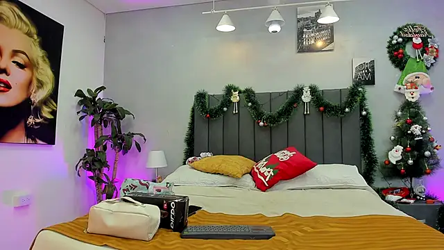 Snapshot of kendra_london chatting on December 15, 2025, 11:36 am kendra london online show from December 15, 2025, 11:36 am