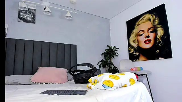 kendra london online show from March 10, 2026, 11:04 am