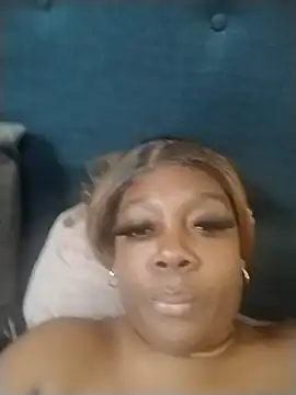 Snapshot of BiancaClarkson chatting on November 5, 2025, 5:02 pm BiancaClarkson online show from November 5, 2025, 5:02 pm