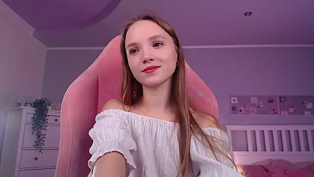 Adria Arjona online show from November 6, 2025, 7:42 am