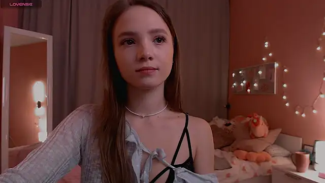 Snapshot of Adria_Arjona chatting on January 7, 2026, 7:33 am Adria Arjona online show from January 7, 2026, 7:33 am