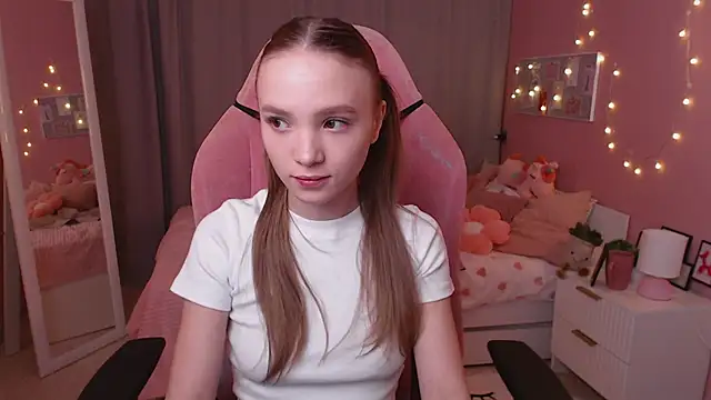 Snapshot of Adria_Arjona chatting on January 14, 2026, 7:36 am Adria Arjona online show from January 14, 2026, 7:36 am