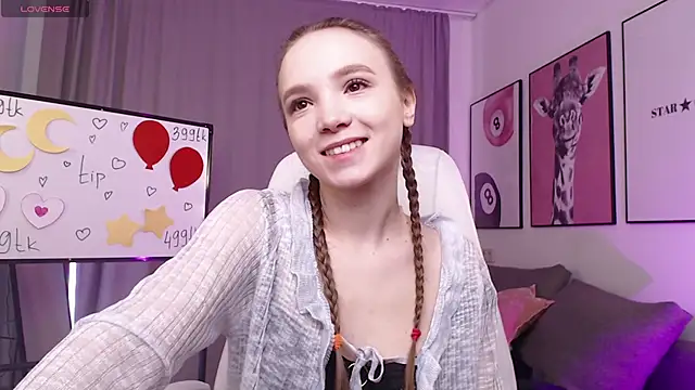 Snapshot of Adria_Arjona chatting on January 16, 2026, 7:34 am Adria Arjona online show from January 16, 2026, 7:34 am