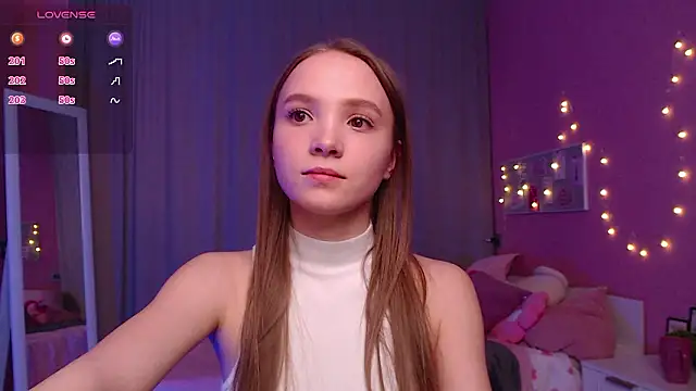 Snapshot of Adria_Arjona chatting on March 5, 2026, 7:37 am Adria Arjona online show from March 5, 2026, 7:37 am