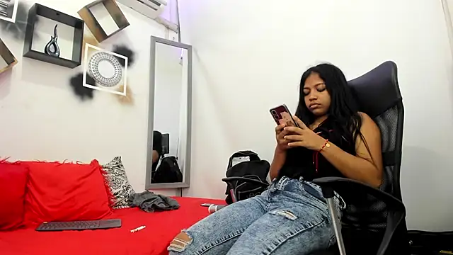 YuleimysAndAlex online show from November 5, 2025, 3:17 am