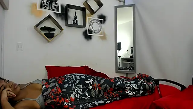 YuleimysAndAlex online show from November 11, 2025, 4:12 am