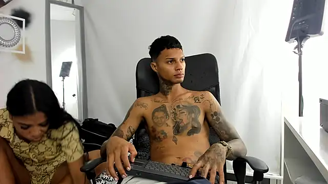 YuleimysAndAlex online show from November 23, 2025, 3:06 am