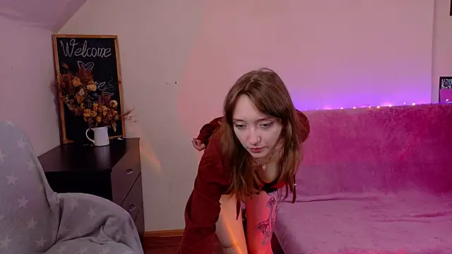 TinyMuse  online show from November 9, 2025, 9:40 am