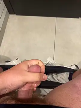 ChubbyBrit online show from November 19, 2025, 5:13 pm