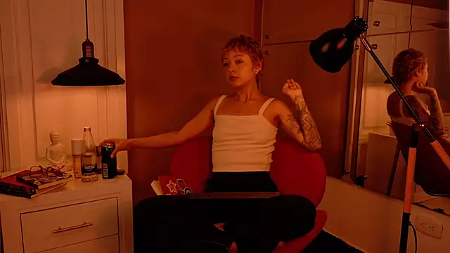 Snapshot of Raven444 chatting on November 7, 2025, 10:21 pm Raven444 online show from November 7, 2025, 10:21 pm