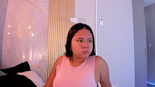 Snapshot of angie_harmony chatting on January 7, 2026, 12:07 pm angie harmony online show from January 7, 2026, 12:07 pm