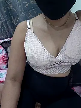 Aarti909090 online show from March 25, 2026, 3:07 pm