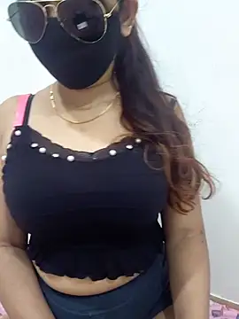Aarti909090 online show from July 5, 2026, 5:09 pm