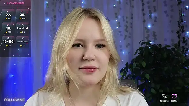 Mila wxw online show from November 12, 2025, 12:27 pm