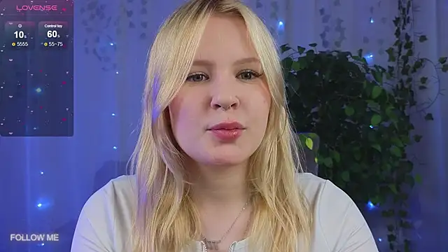 Mila wxw online show from November 15, 2025, 8:22 am