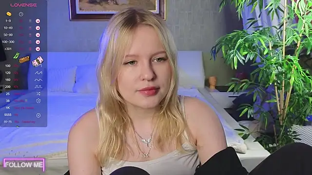 Mila wxw online show from December 20, 2025, 1:18 pm