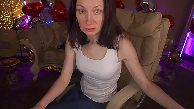 Snapshot of AmiraGoldd chatting on February 16, 2026, 2:18 am AmiraGoldd online show from February 16, 2026, 2:18 am