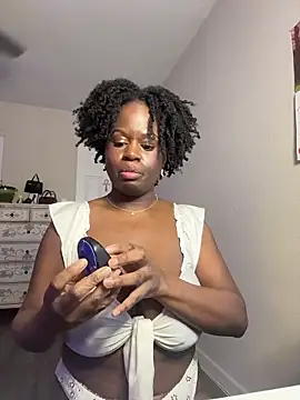 Snapshot of ladiosa_selene chatting on February 7, 2026, 1:42 am ladiosa selene online show from February 7, 2026, 1:42 am