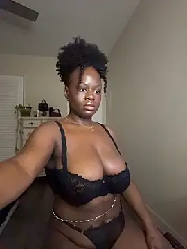 Snapshot of ladiosa_selene chatting on February 18, 2026, 11:44 pm ladiosa selene online show from February 18, 2026, 11:44 pm