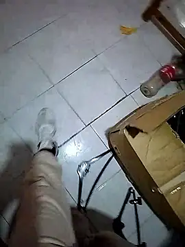 Snapshot of Exquisito423 chatting on December 18, 2025, 8:15 pm Exquisito423 online show from December 18, 2025, 8:15 pm