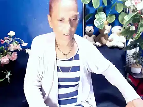 Hot queen57 online show from December 18, 2025, 4:35 pm