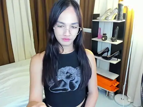 Snapshot of PetiteAsianTrisha chatting on January 5, 2026, 5:27 pm PetiteAsianTrisha online show from January 5, 2026, 5:27 pm