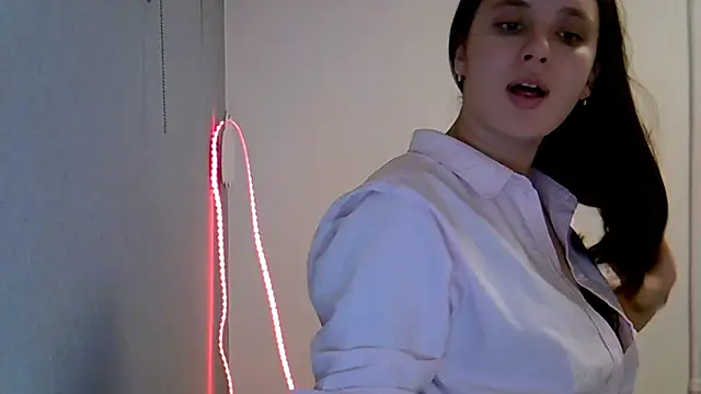 KiraHoney online show from January 7, 2026, 9:06 pm