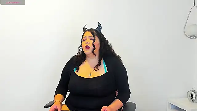 Lilith Aliany  online show from December 3, 2025, 1:09 pm