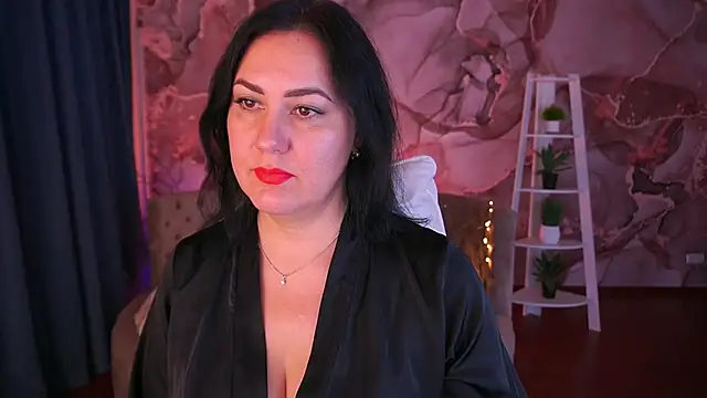 Snapshot of VelvetLuck chatting on November 18, 2025, 2:43 pm VelvetLuck online show from November 18, 2025, 2:43 pm