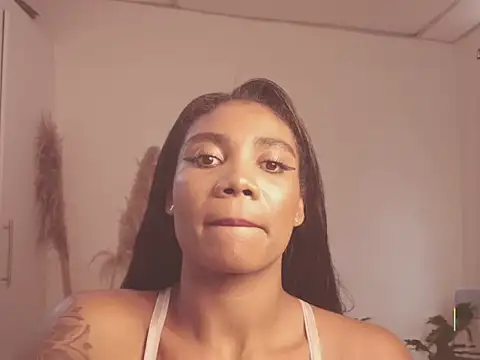 Snapshot of Miss_Benz chatting on November 12, 2025, 1:55 pm Miss Benz online show from November 12, 2025, 1:55 pm