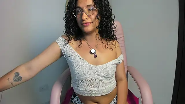 Snapshot of misslya00 chatting on November 30, 2025, 8:57 pm misslya00 online show from November 30, 2025, 8:57 pm