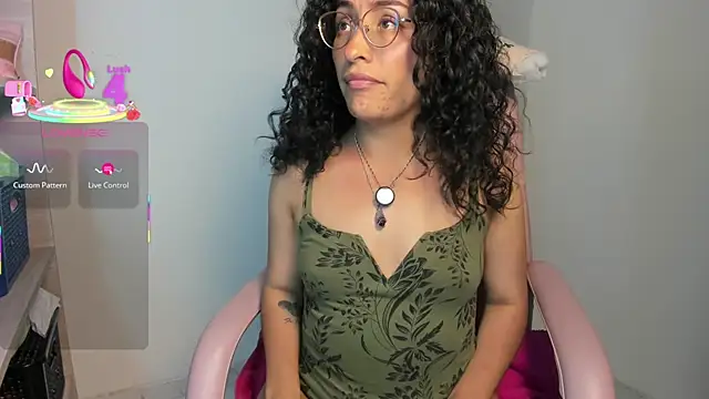 Snapshot of misslya00 chatting on December 5, 2025, 8:05 pm misslya00 online show from December 5, 2025, 8:05 pm