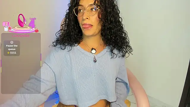 Snapshot of misslya00 chatting on December 18, 2025, 3:45 am misslya00 online show from December 18, 2025, 3:45 am