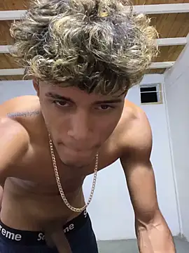 Snapshot of meliodas_23cm chatting on February 8, 2026, 4:49 am meliodas 23cm online show from February 8, 2026, 4:49 am