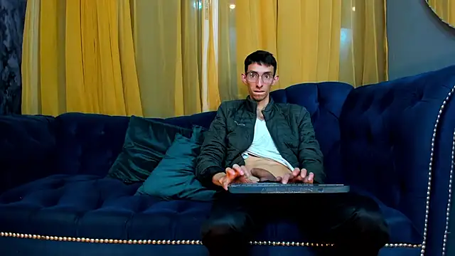 ZyroNight online show from November 9, 2025, 12:53 am