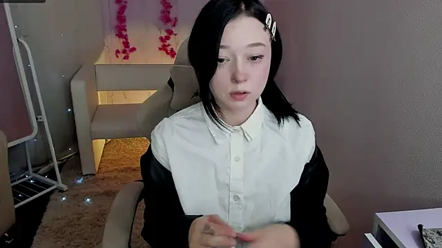 Snapshot of Hanako_Rey chatting on November 27, 2025, 1:35 pm Hanako Rey online show from November 27, 2025, 1:35 pm