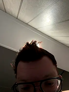 Mr-Red1997 online show from November 5, 2025, 1:05 am