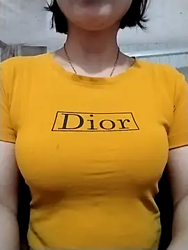 Snapshot of Niramiu chatting on November 16, 2025, 1:44 am Niramiu online show from November 16, 2025, 1:44 am