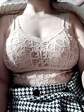 Snapshot of Niramiu chatting on November 24, 2025, 5:12 pm Niramiu online show from November 24, 2025, 5:12 pm