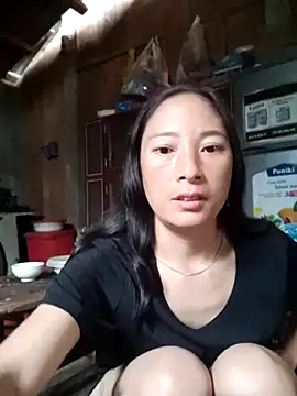 oanh-oanhbay online show from December 18, 2025, 2:28 am