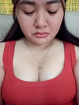 Snapshot of Bee-bgolden chatting on November 11, 2025, 2:00 am Bee-bgolden online show from November 11, 2025, 2:00 am